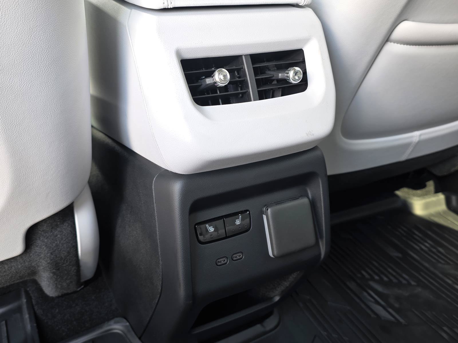 Used 2026 Cadillac Optiq Luxury 2 w/ LPO, Floor Liner Package AWD/4WD image 18