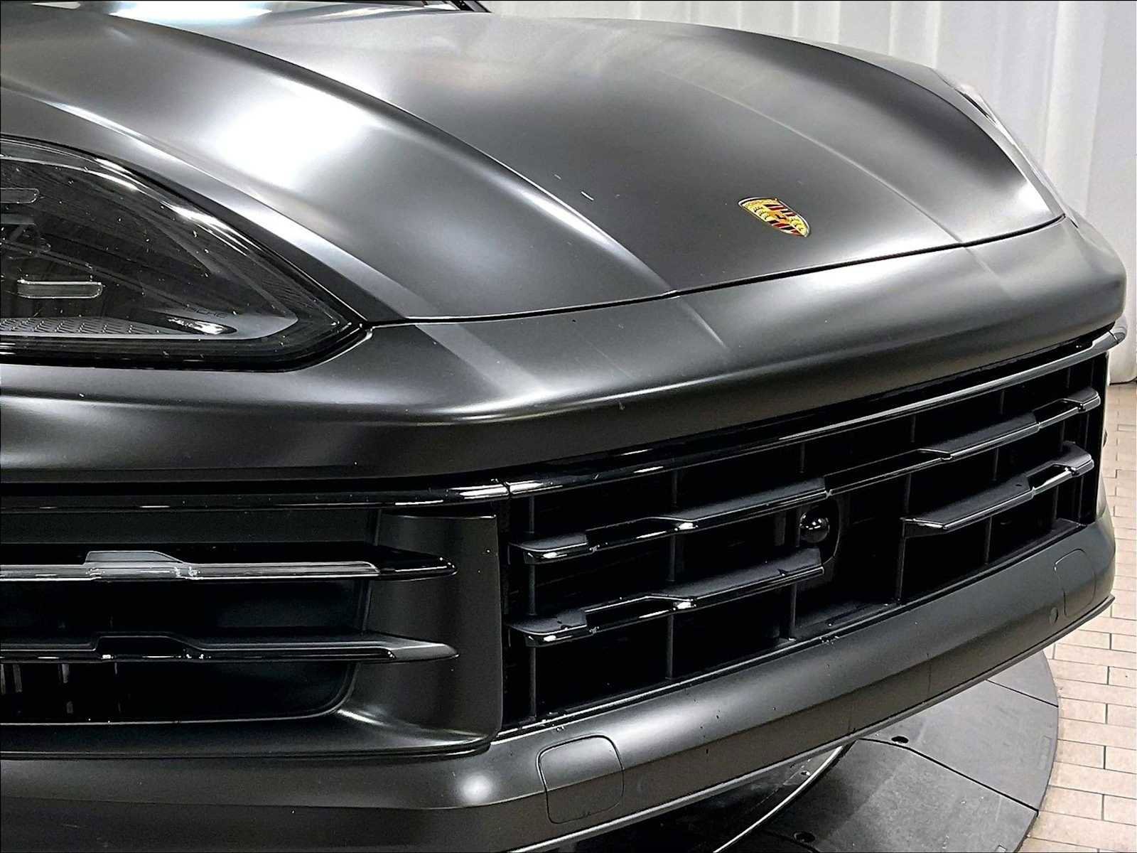 Used 2024 Porsche Cayenne image 33