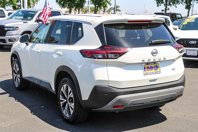 Used 2023 Nissan Rogue SV image 2