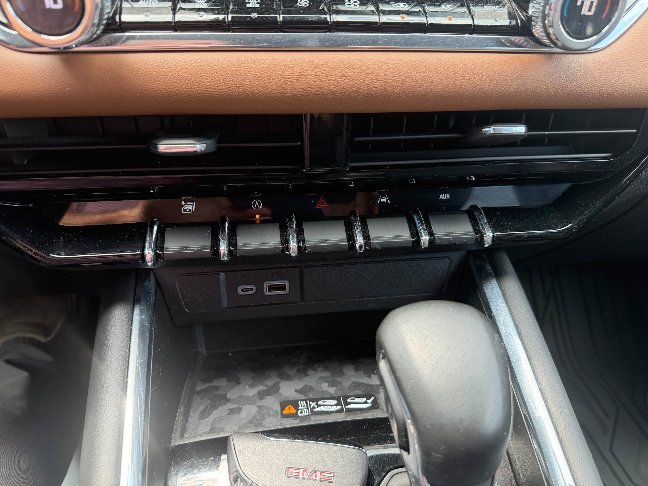 Used 2024 GMC Canyon AT4 w/ AT4 Premium Package AWD/4WD image 17
