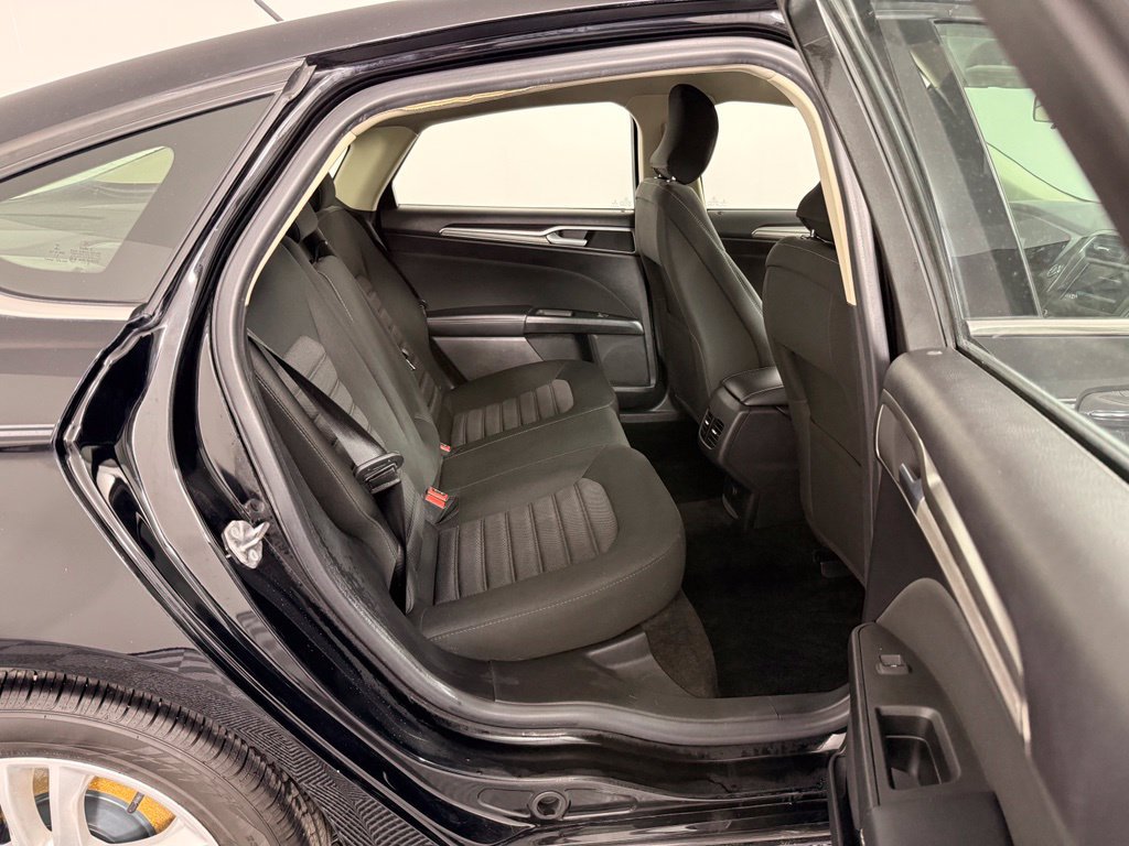 Used 2018 Ford Fusion SE w/ Fusion SE Technology Package FWD image 19