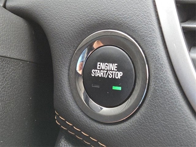 Used 2022 Chevrolet Trax LT w/ Sport Edition image 10