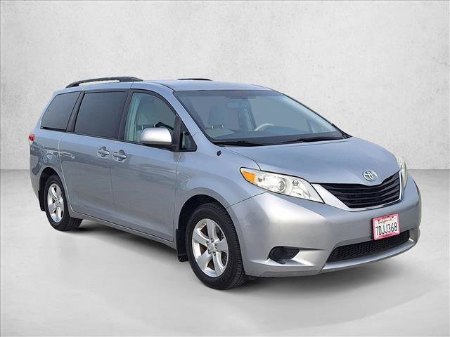 Used 2014 Toyota Sienna LE video 3
