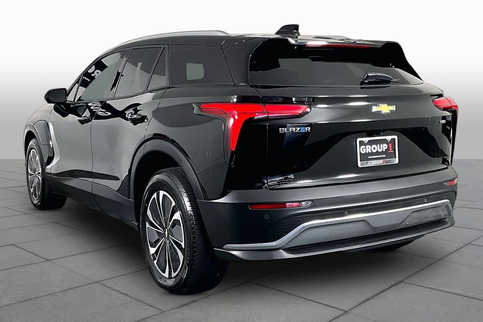 Used 2024 Chevrolet Blazer EV LT AWD/4WD image 9