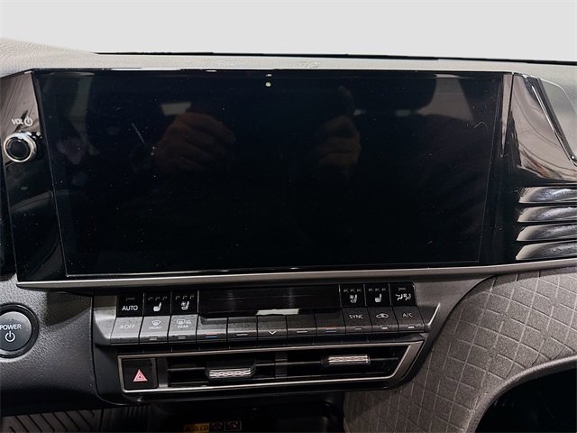 Used 2025 Toyota Camry XLE image 12