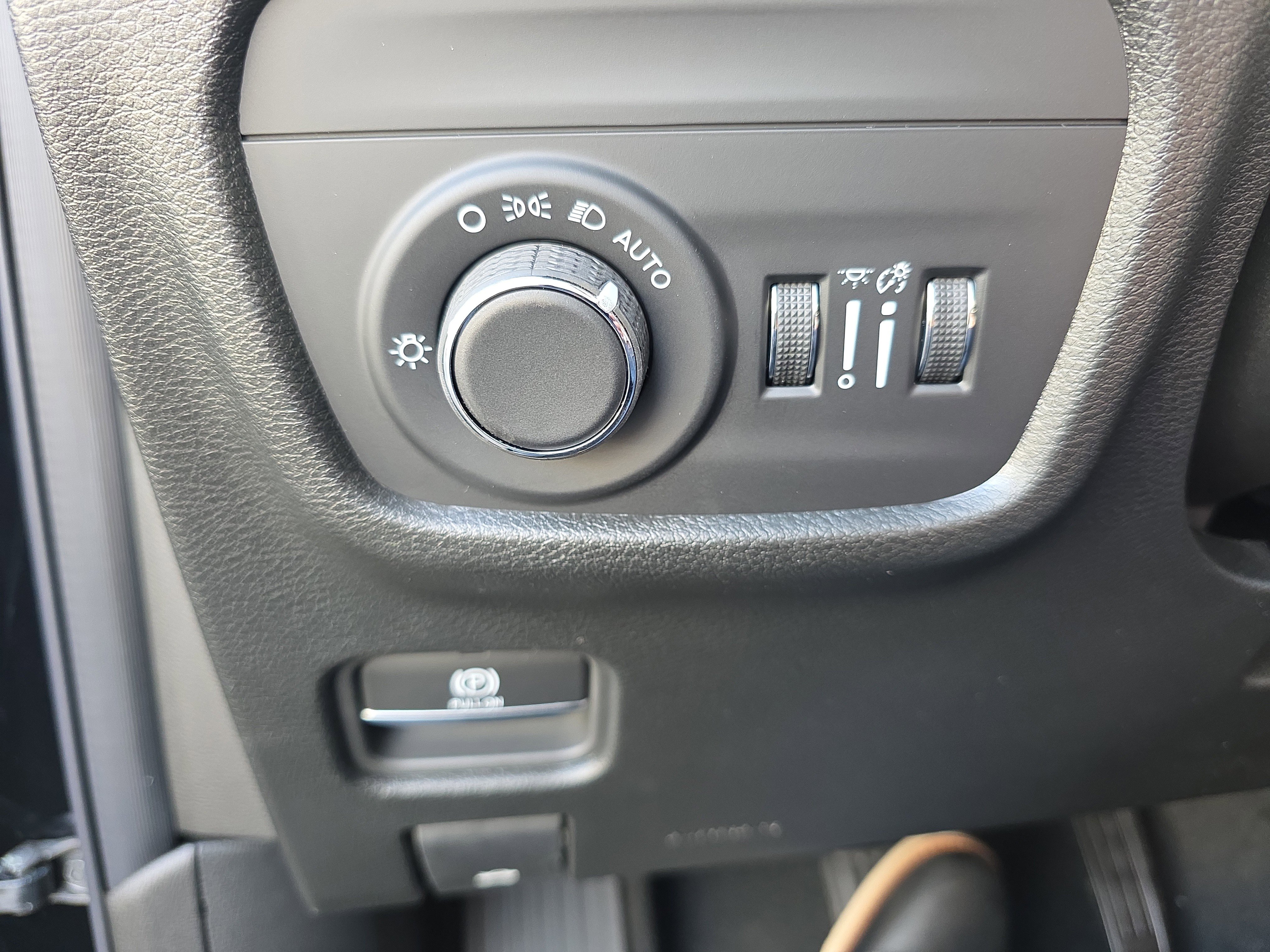 New 2025 Jeep Grand Cherokee Altitude w/ Trailer Tow Package image 13