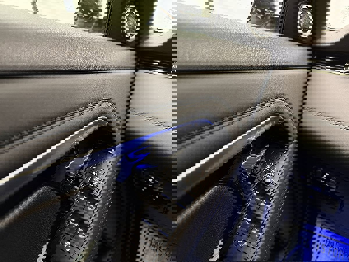 Used 2020 Land Rover Range Rover Evoque R-Dynamic SE image 17