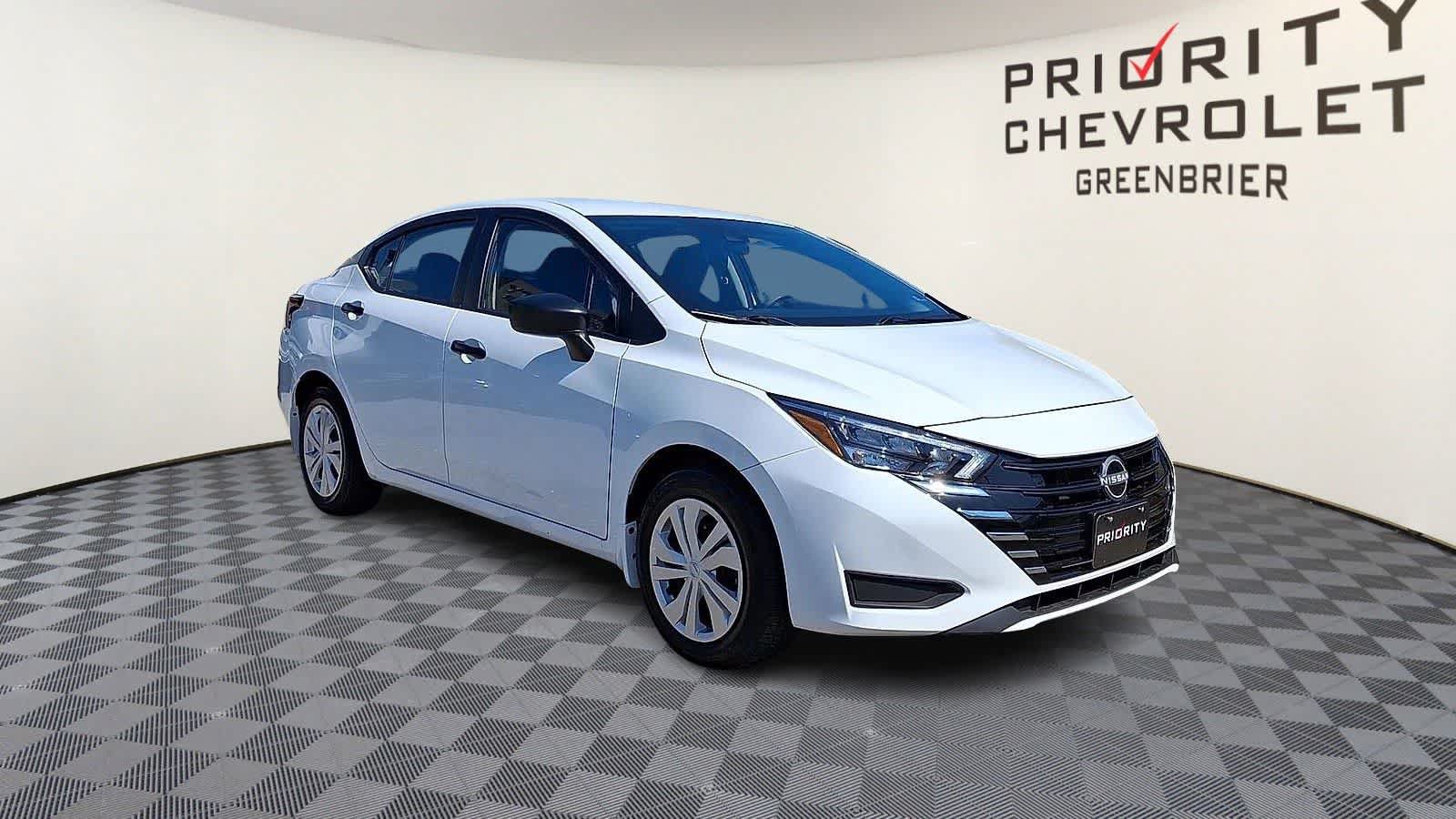 Used 2025 Nissan Versa S w/ Trunk Package FWD image 2