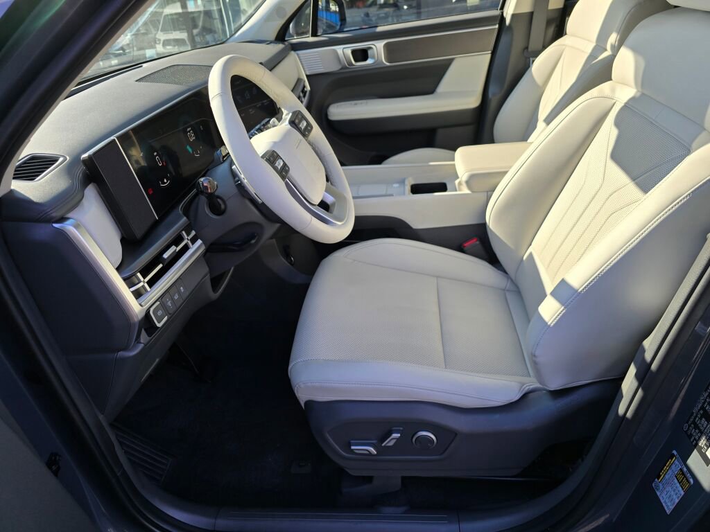 Used 2025 Hyundai Santa Fe SEL image 12