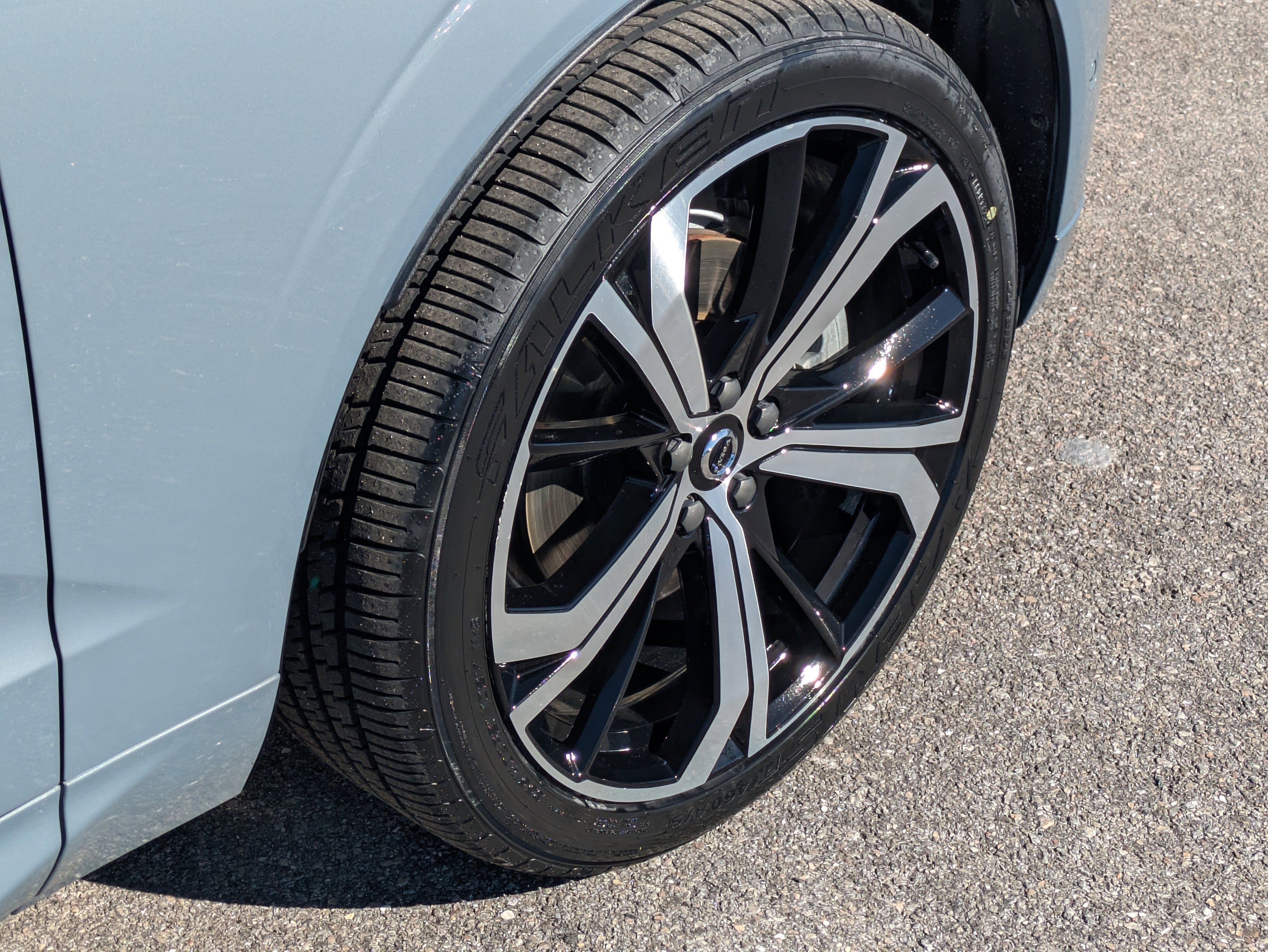 Used 2022 Volvo XC60 B5 R-Design w/ Advanced Package image 12