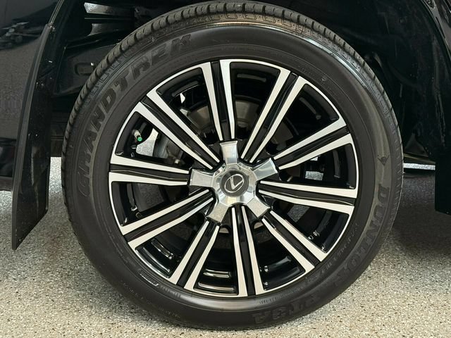 Used 2021 Lexus LX 570 4WD w/ Luxury Package image 30