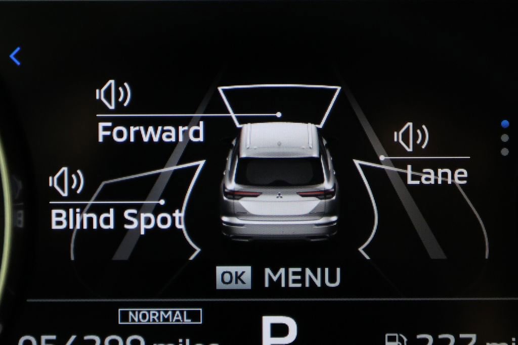 Used 2022 Mitsubishi Outlander SE image 24