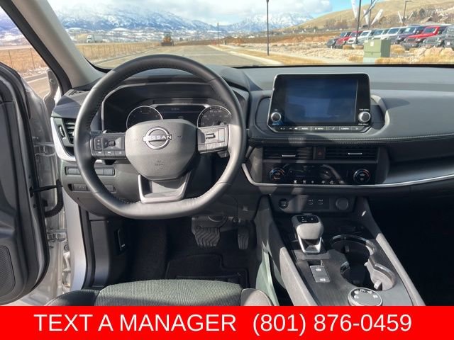 Used 2025 Nissan Rogue SV AWD/4WD image 18