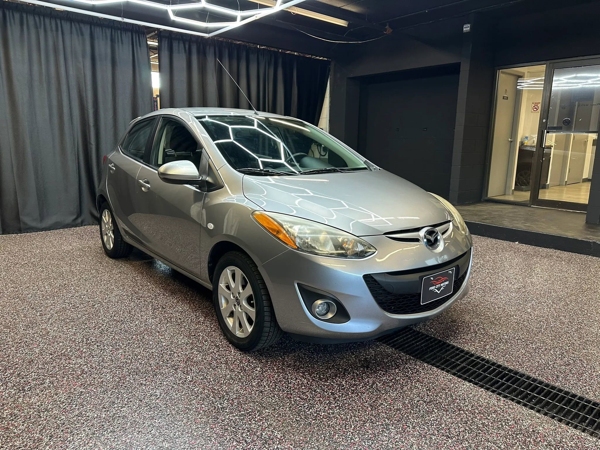 Used 2013 MAZDA MAZDA2 Touring FWD image 9