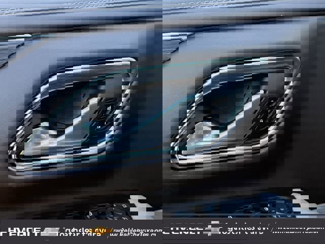 Used 2022 GMC Yukon SLT w/ SLT Premium Package image 29