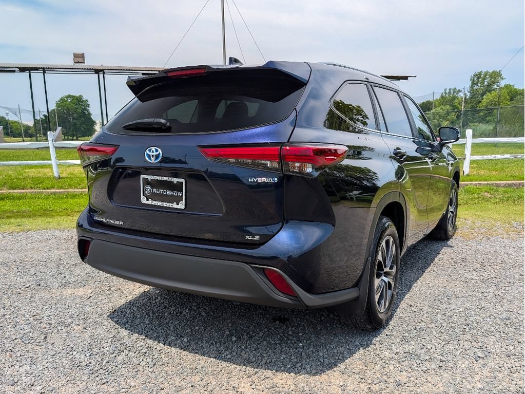 Used 2023 Toyota Highlander XLE AWD/4WD image 5