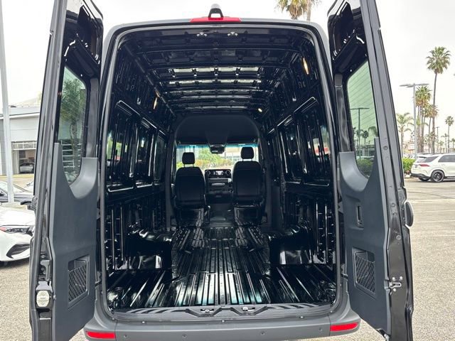 Used 2024 Mercedes-Benz Sprinter 3500 image 36