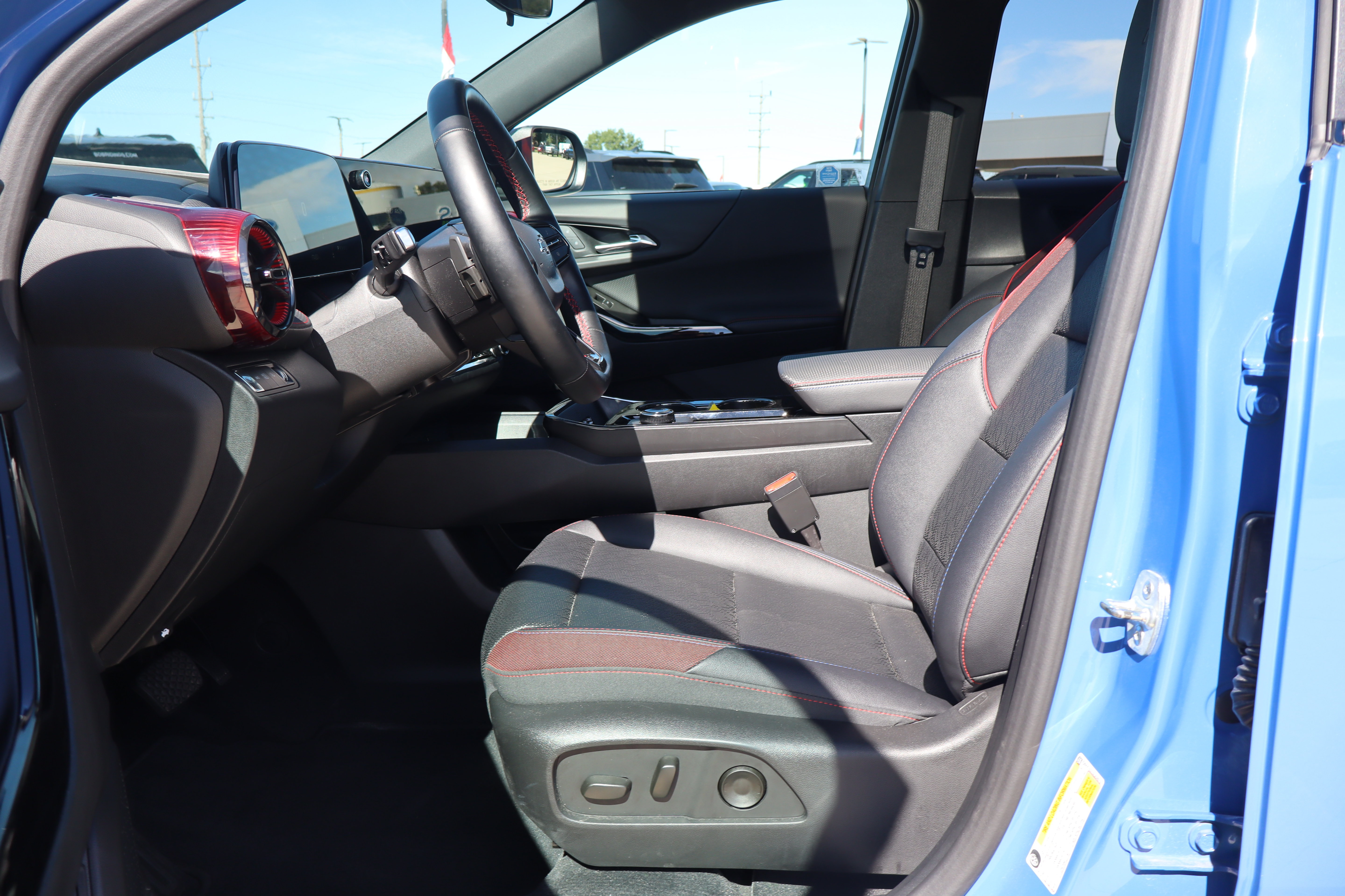 Used 2025 Chevrolet Equinox RS AWD/4WD image 9