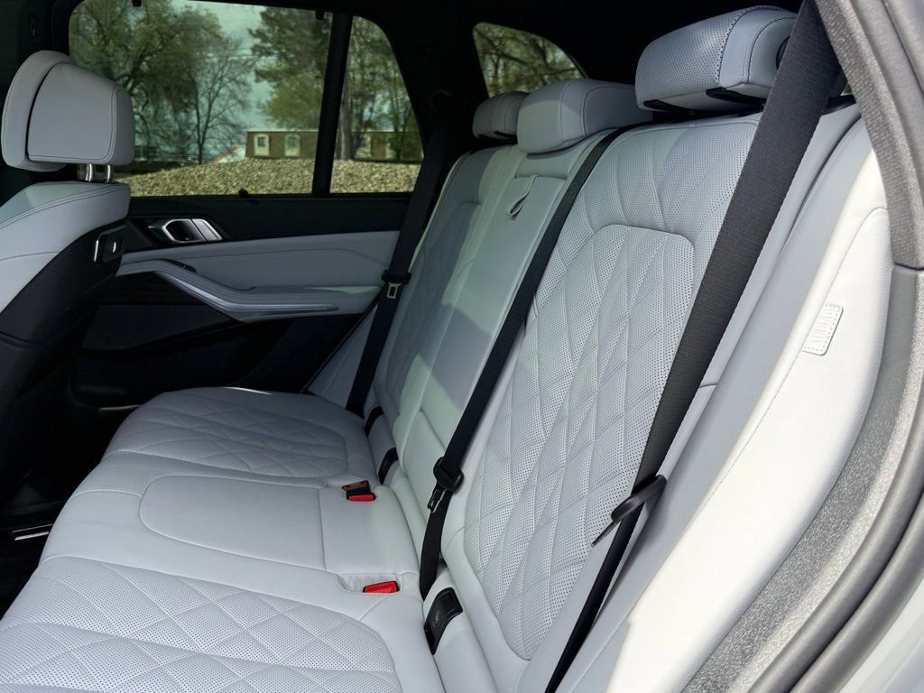Used 2026 BMW X5 M60i image 18