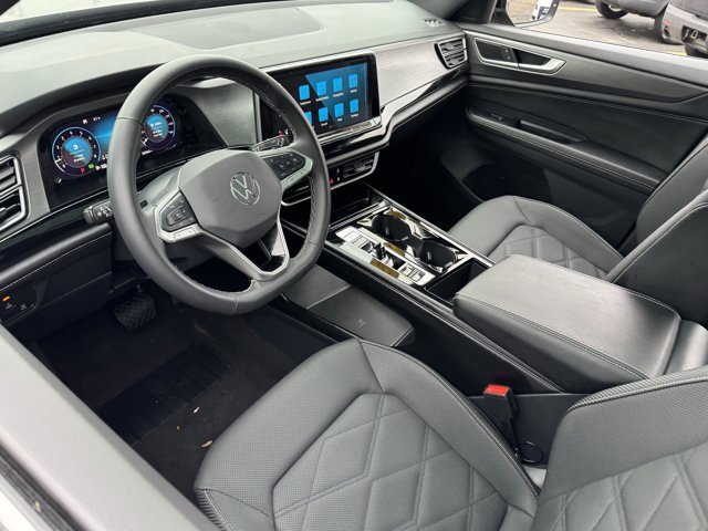 Used 2024 Volkswagen Atlas Cross Sport SE w/ Panoramic Sunroof Package image 16