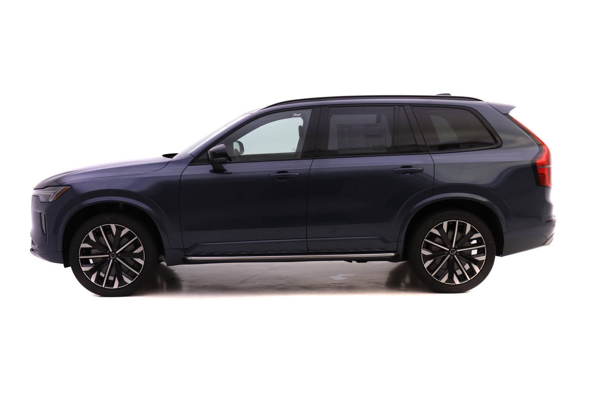 New 2026 Volvo XC90 B6 Ultra w/ Protection Package image 3