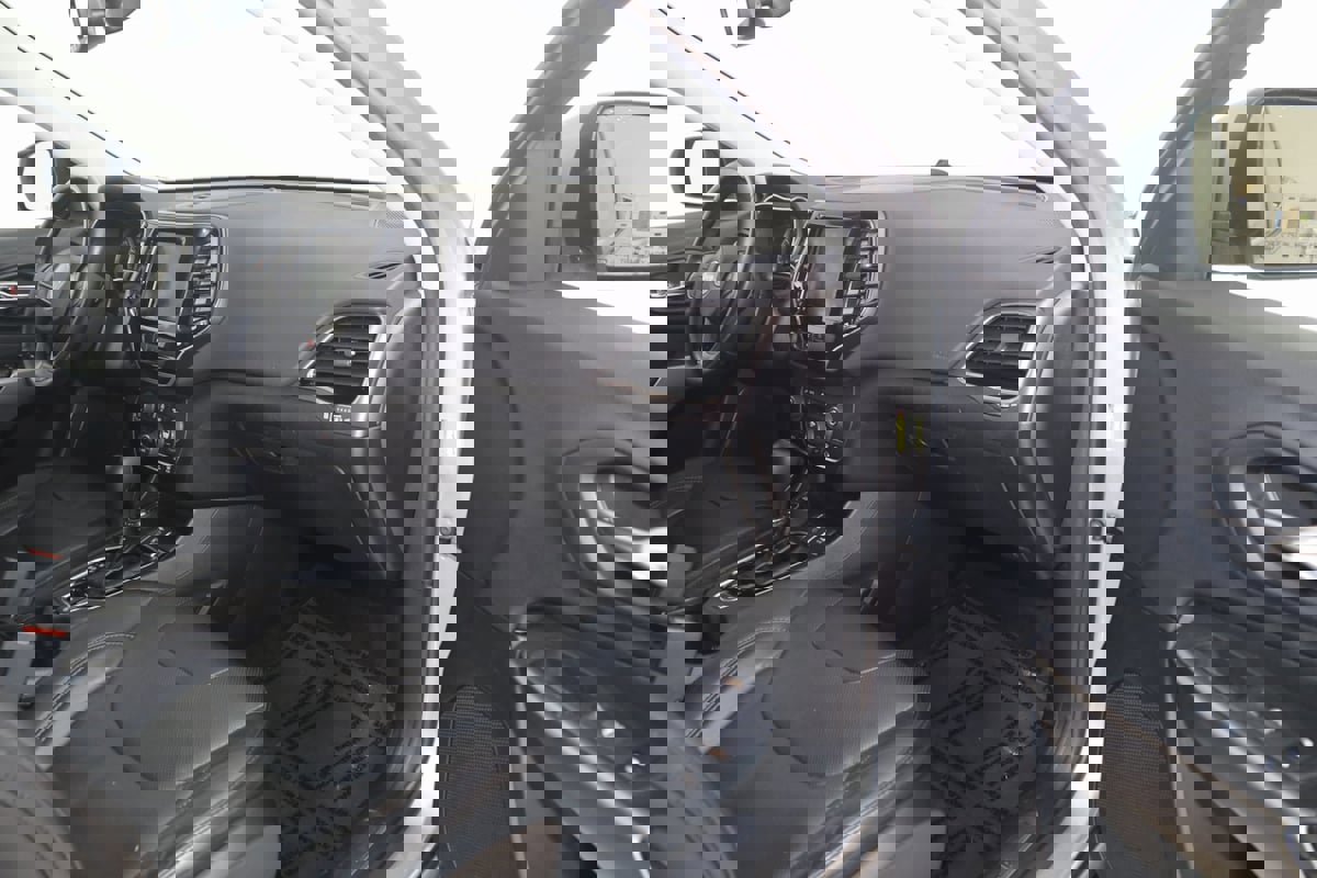 Used 2020 Jeep Cherokee Limited image 40