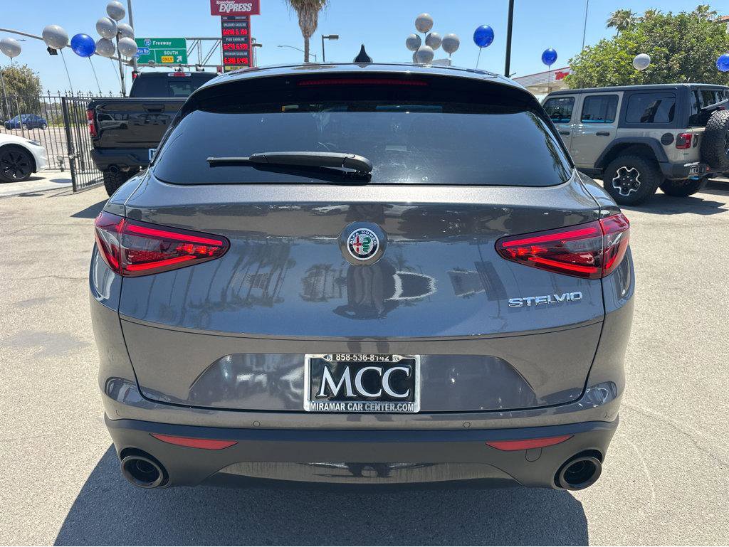 Used 2023 Alfa Romeo Stelvio Sprint RWD image 12