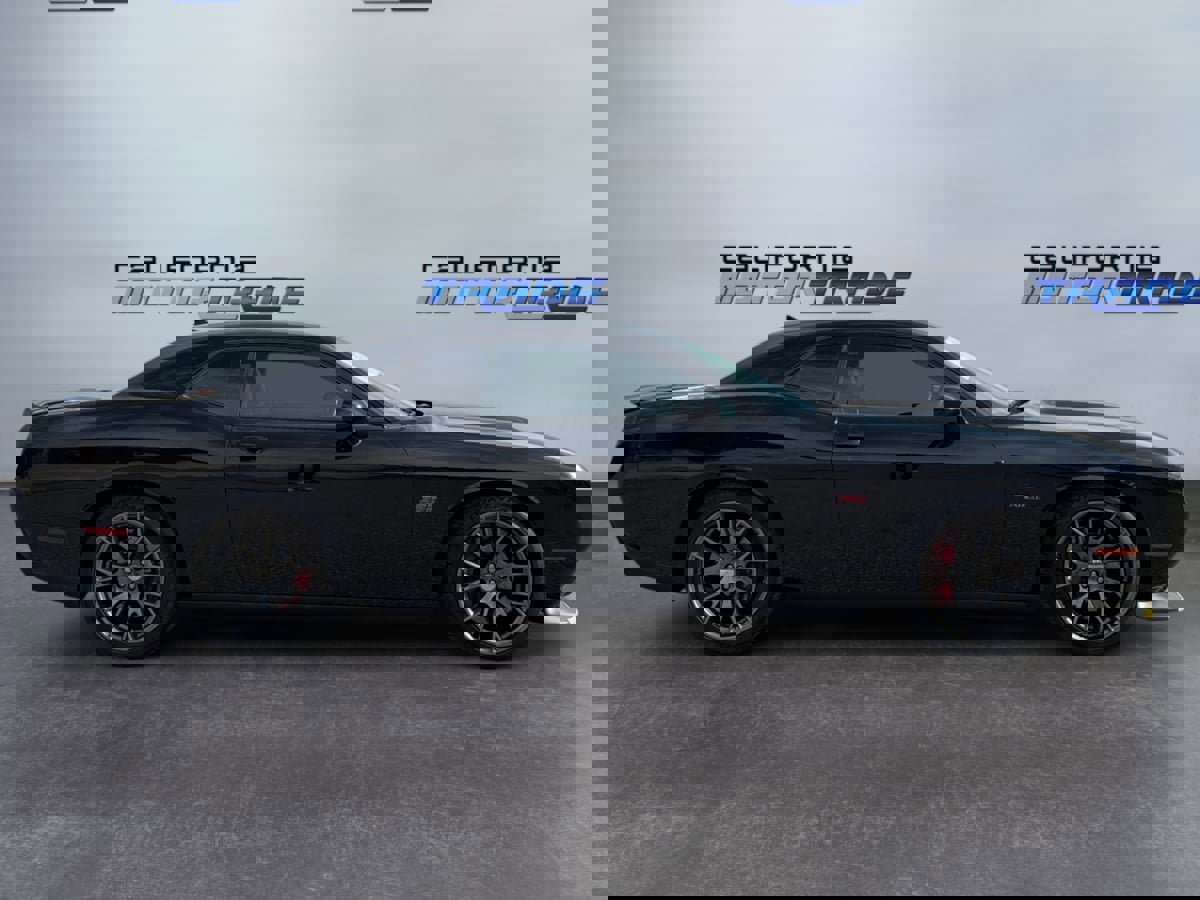 Used 2016 Dodge Challenger SRT image 4