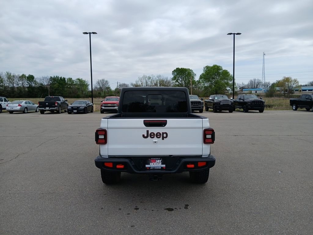 Used 2025 Jeep Gladiator Mojave w/ Convenience Group image 7