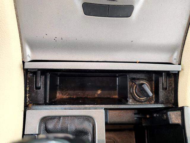 Used 2017 Ford Taurus SEL image 18