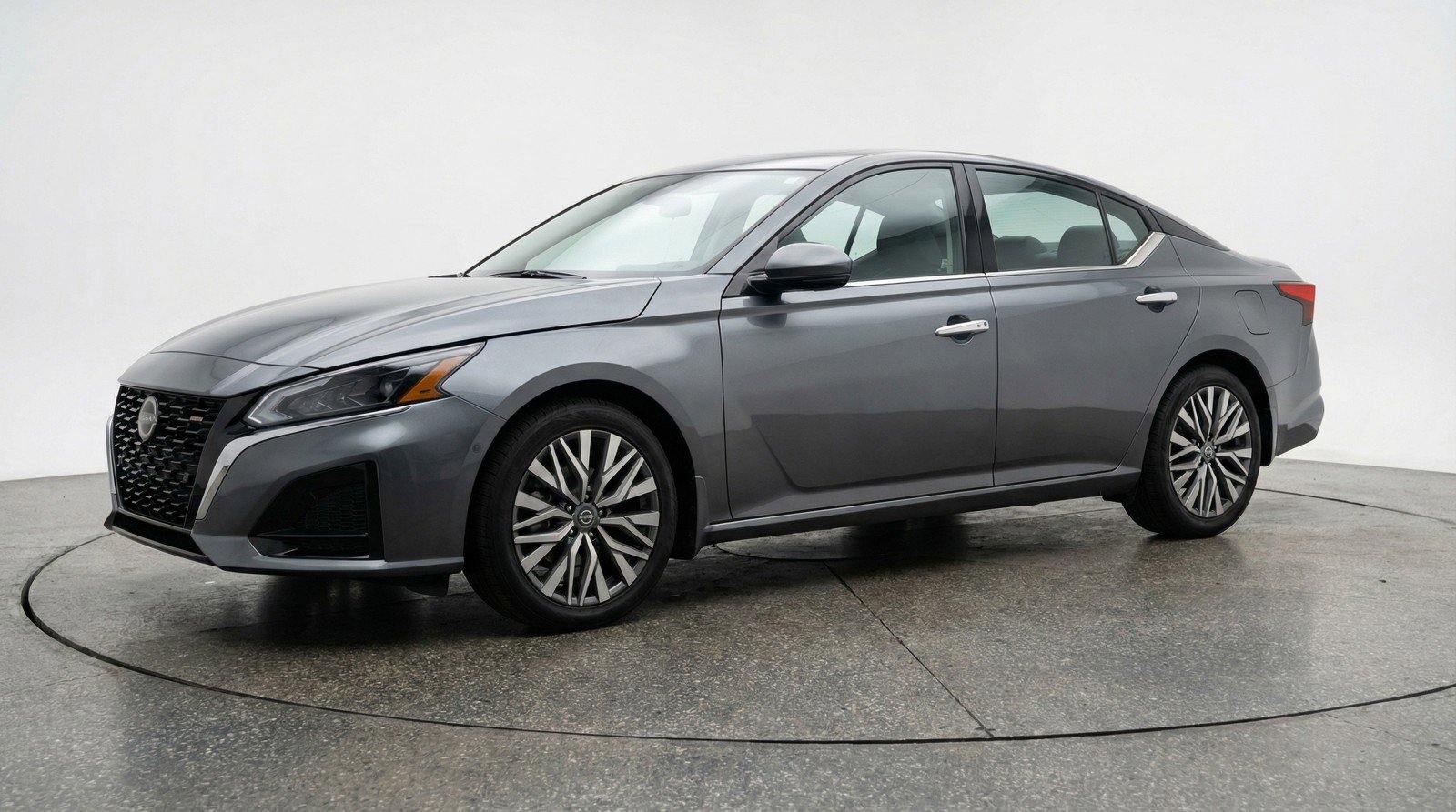 Used 2025 Nissan Altima 2.5 SV image 3
