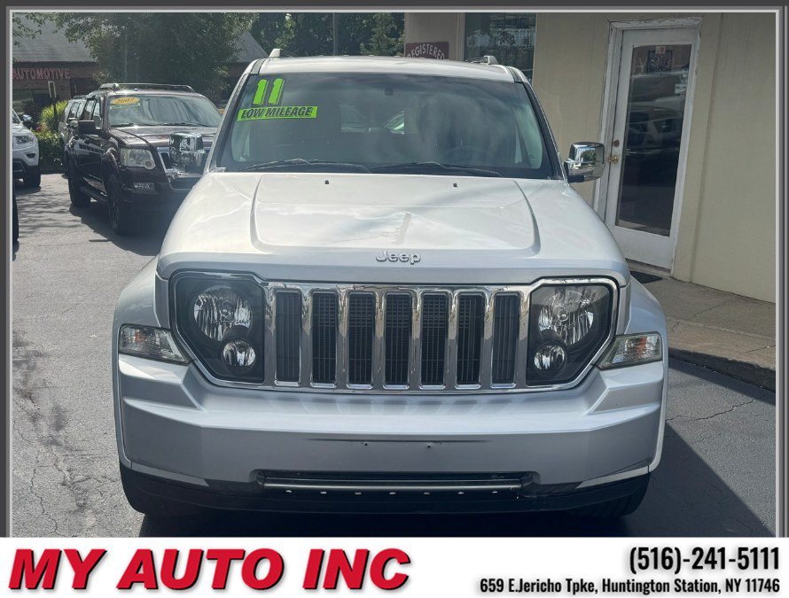 Used 2011 Jeep Liberty Sport AWD/4WD image 2