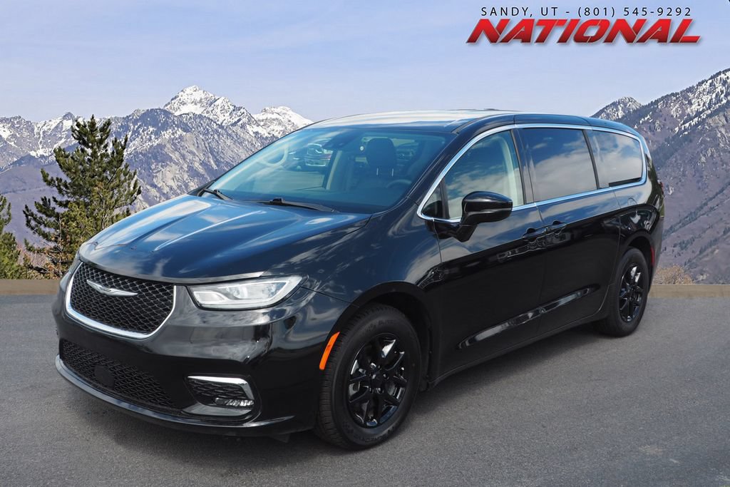 Used 2024 Chrysler Pacifica Touring-L