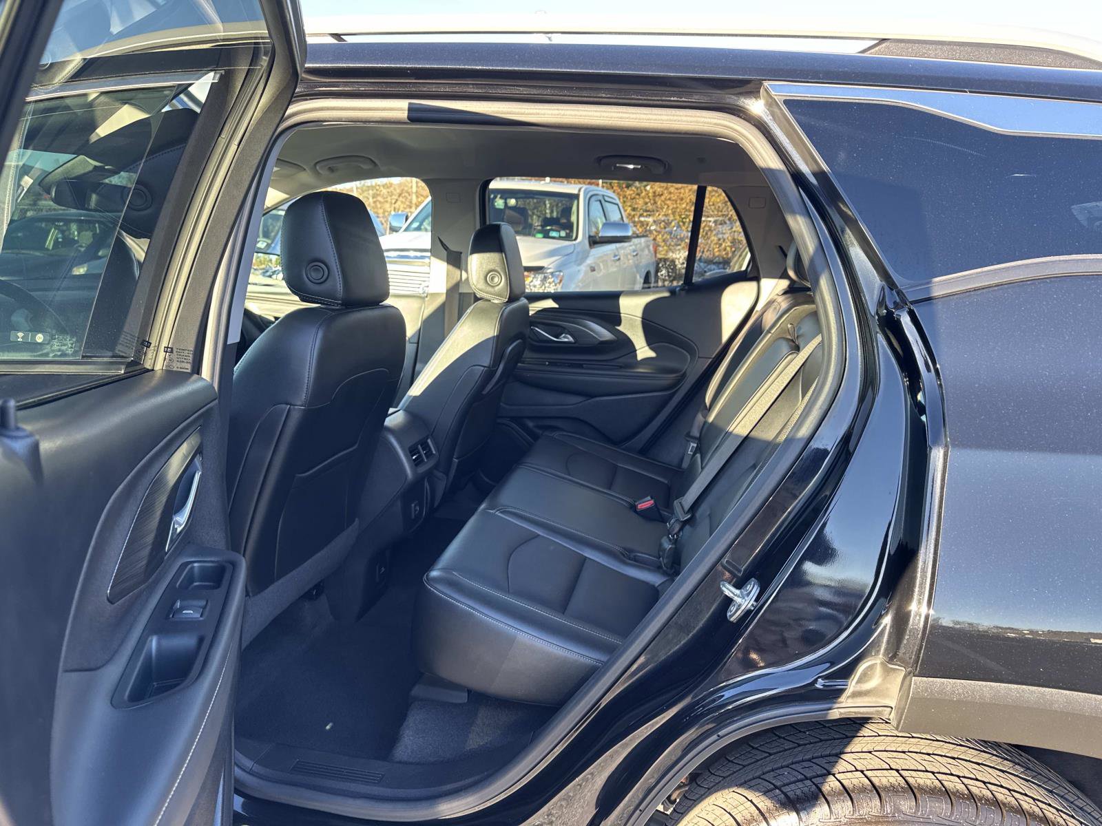 Used 2023 GMC Terrain SLT image 21