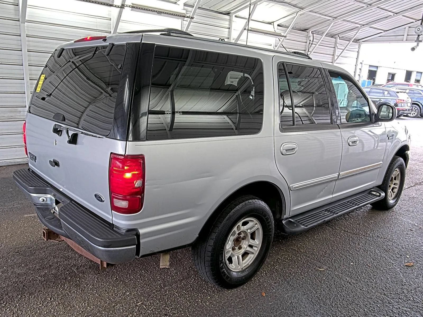 Used 2000 Ford Expedition XLT AWD/4WD image 3