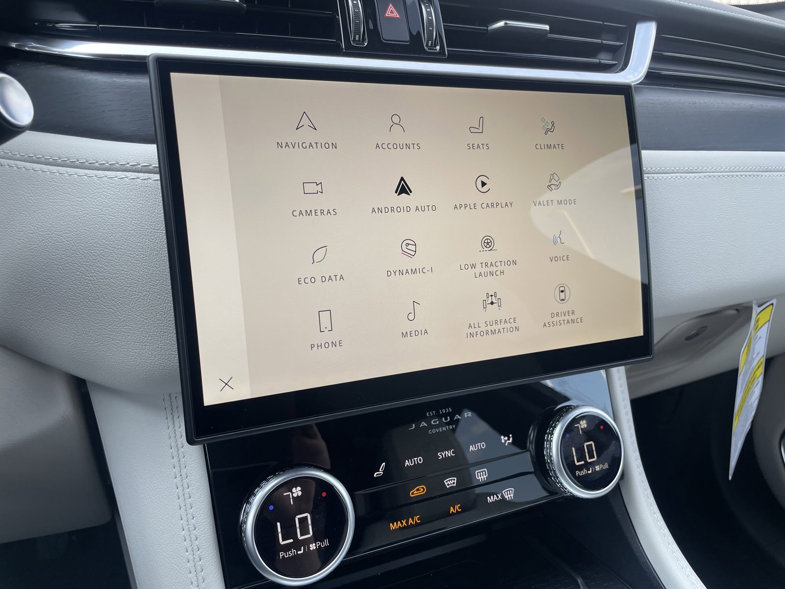 New 2025 Jaguar F-PACE R-Dynamic S image 23