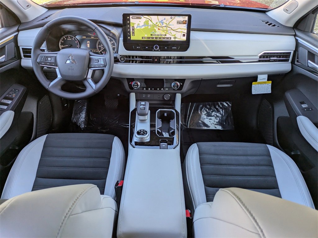 New 2025 Mitsubishi Outlander SE image 16