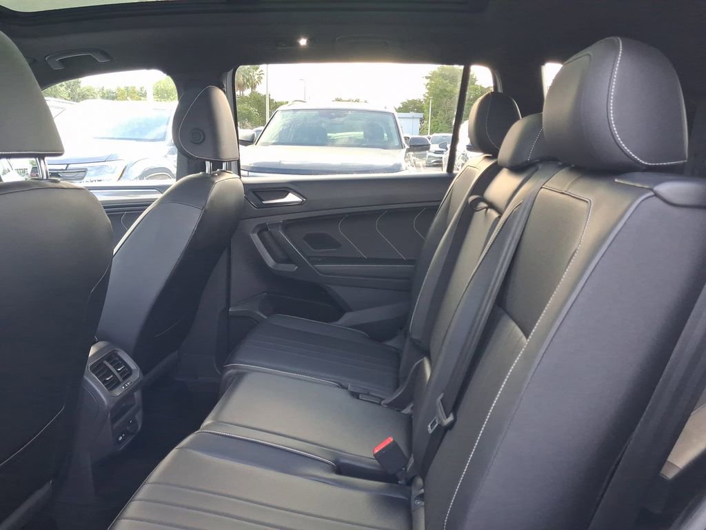 Used 2022 Volkswagen Tiguan SE R-Line FWD image 8