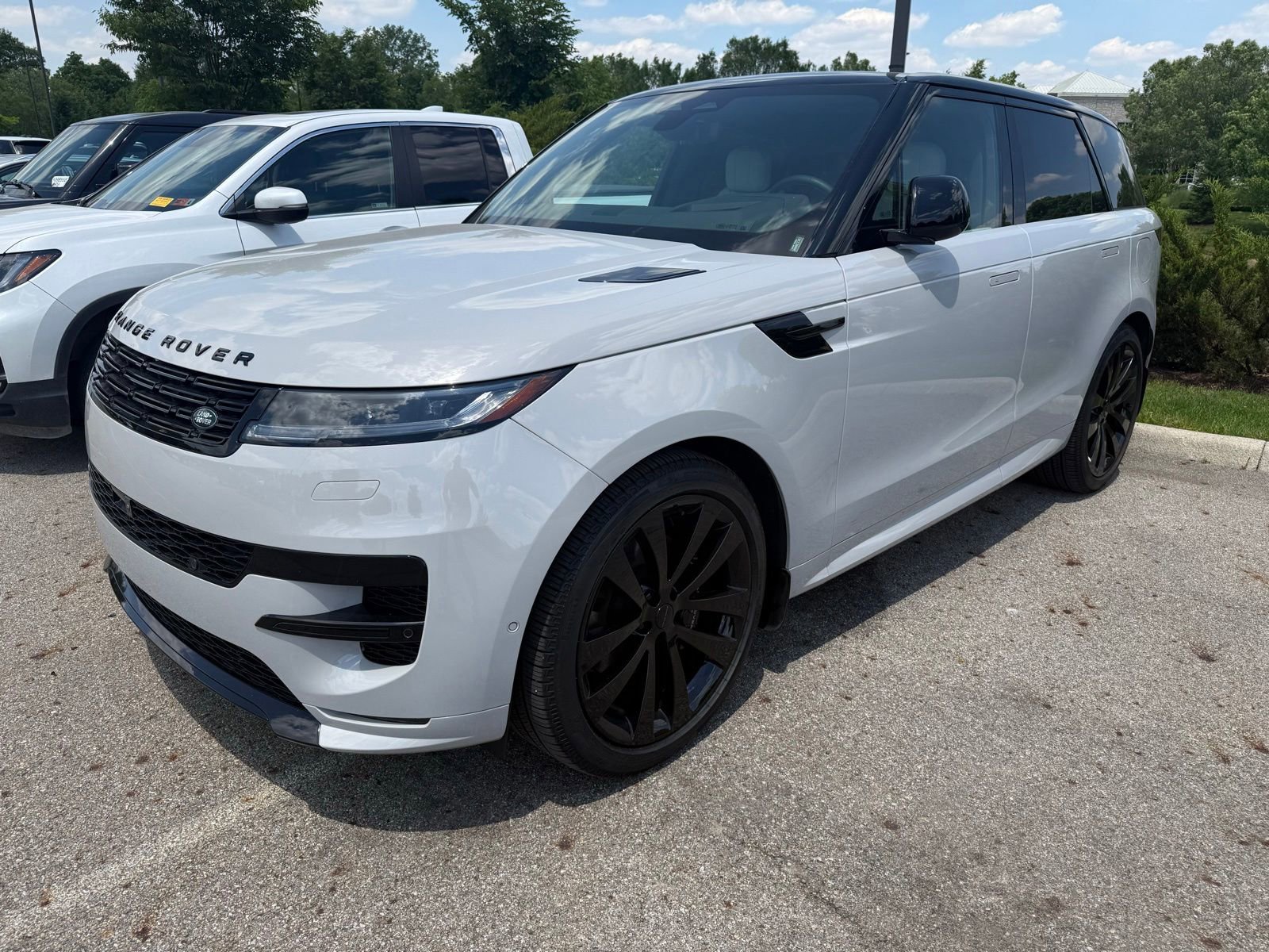 Used 2026 Land Rover Range Rover Sport Dynamic SE AWD/4WD image 1