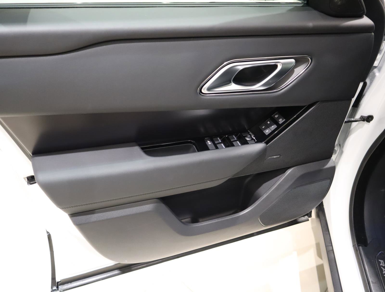 Used 2026 Land Rover Range Rover Velar Dynamic SE image 24