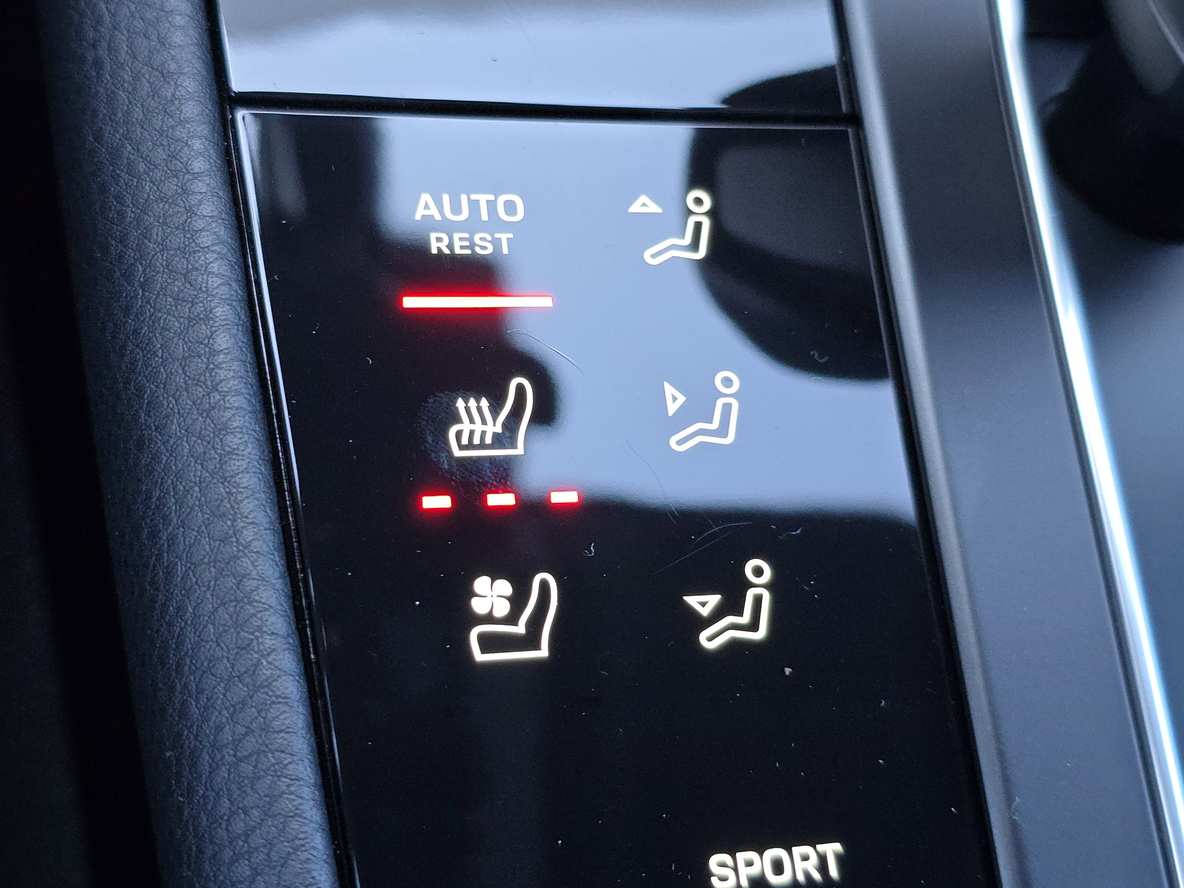 Certified 2025 Porsche Macan image 17