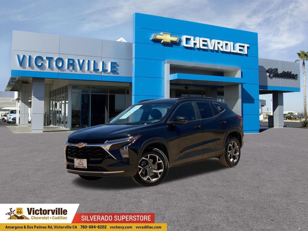 Certified 2024 Chevrolet Trax LT FWD image 1
