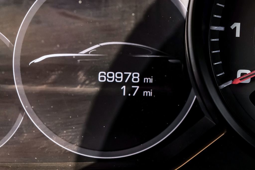 Used 2018 Porsche Panamera 4 image 18