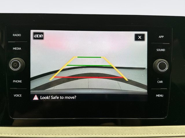 Used 2025 Volkswagen Taos SE AWD/4WD image 8