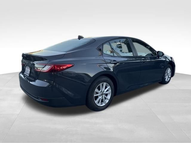 Used 2025 Toyota Camry LE image 5