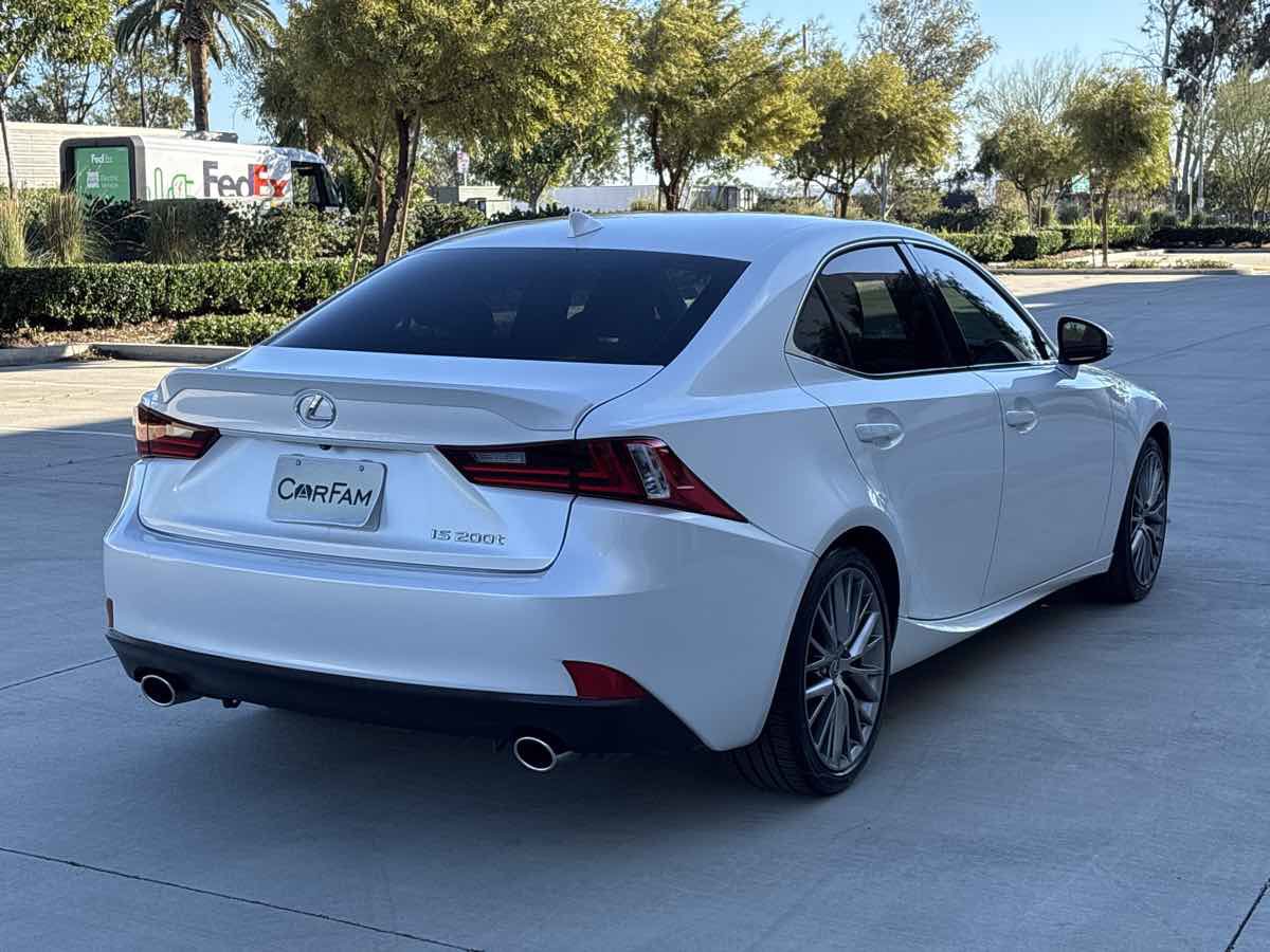 Used 2016 Lexus IS 200t image 3