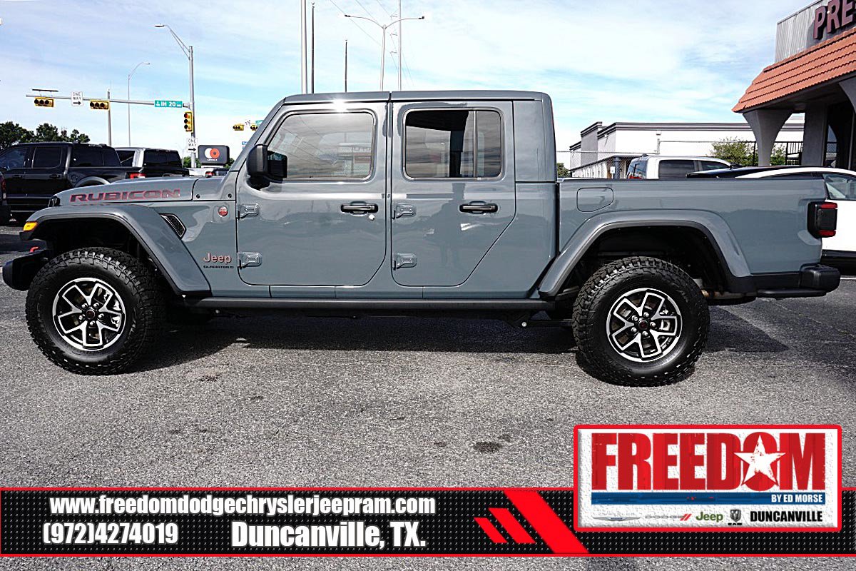 Certified 2025 Jeep Gladiator Rubicon w/ Convenience Group AWD/4WD image 2