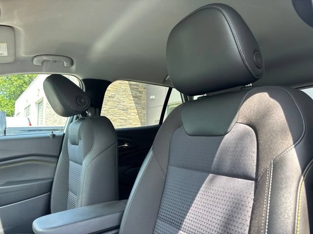 Used 2025 Chevrolet Trax LT FWD image 5