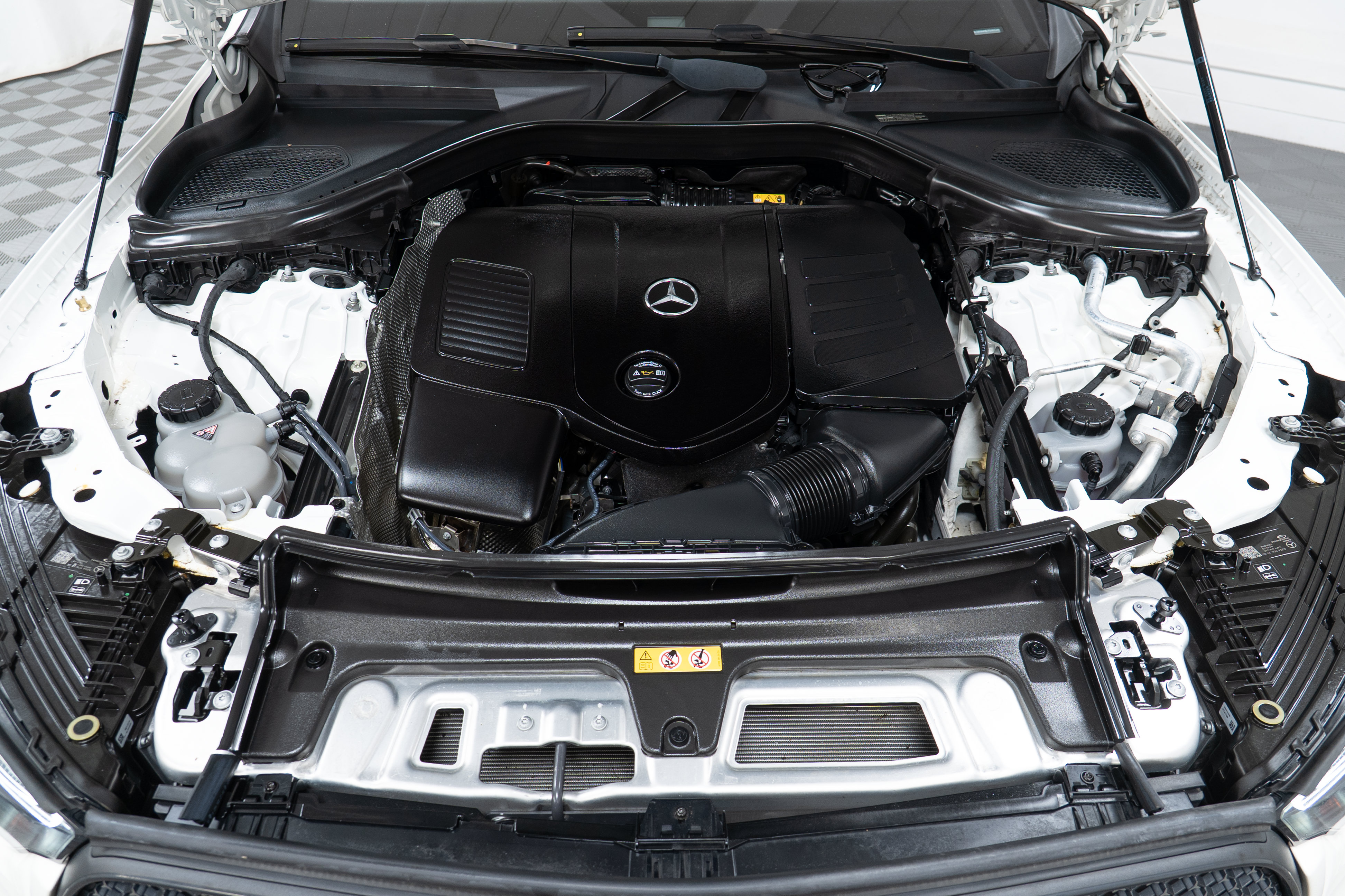 Used 2023 Mercedes-Benz GLC 300 4MATIC image 9