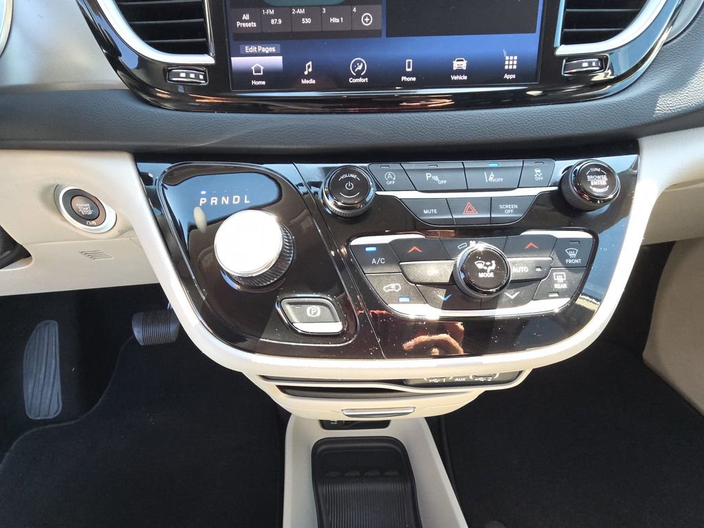 Used 2023 Chrysler Pacifica Touring-L FWD image 23